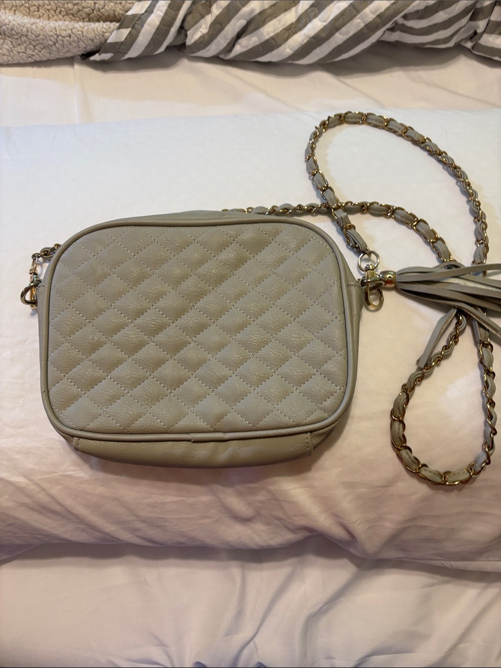 Charlotte Russe Quilted Crossbody Bag in Light Gray with Gold Chain